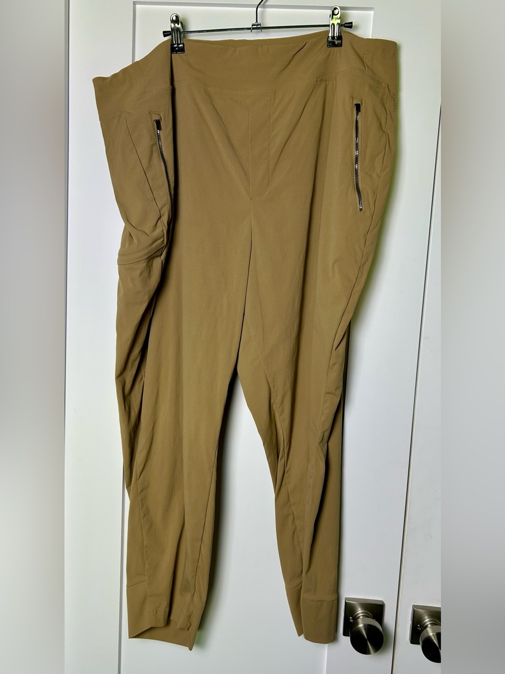 Athleta Tan Utility Cargo Jogger Pants Size 20 Nylon Stretch